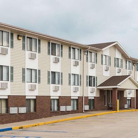 Amerihost Inn & Suites Kingdom City Экстерьер фото