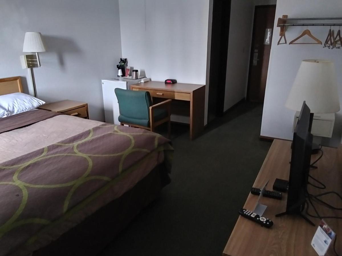 Amerihost Inn & Suites Kingdom City Экстерьер фото