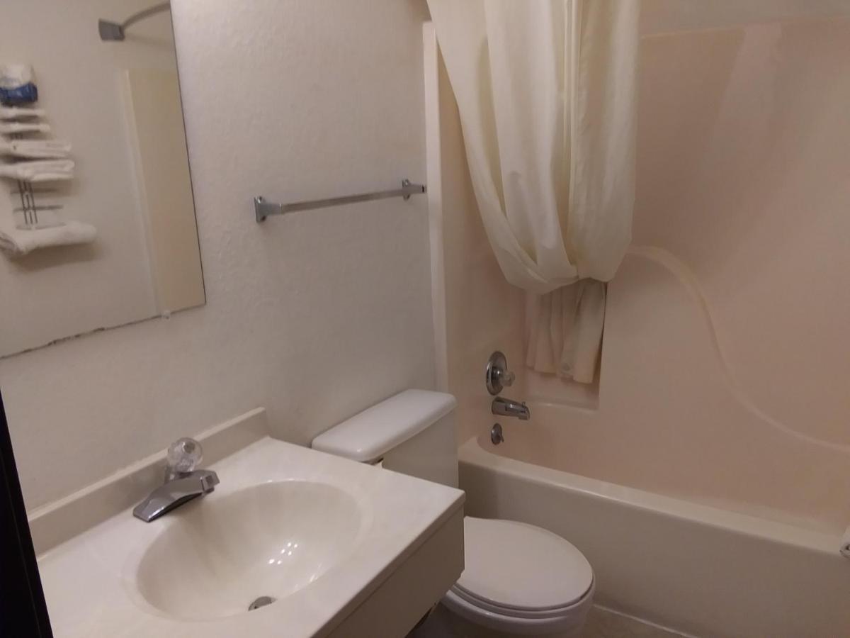 Amerihost Inn & Suites Kingdom City Экстерьер фото